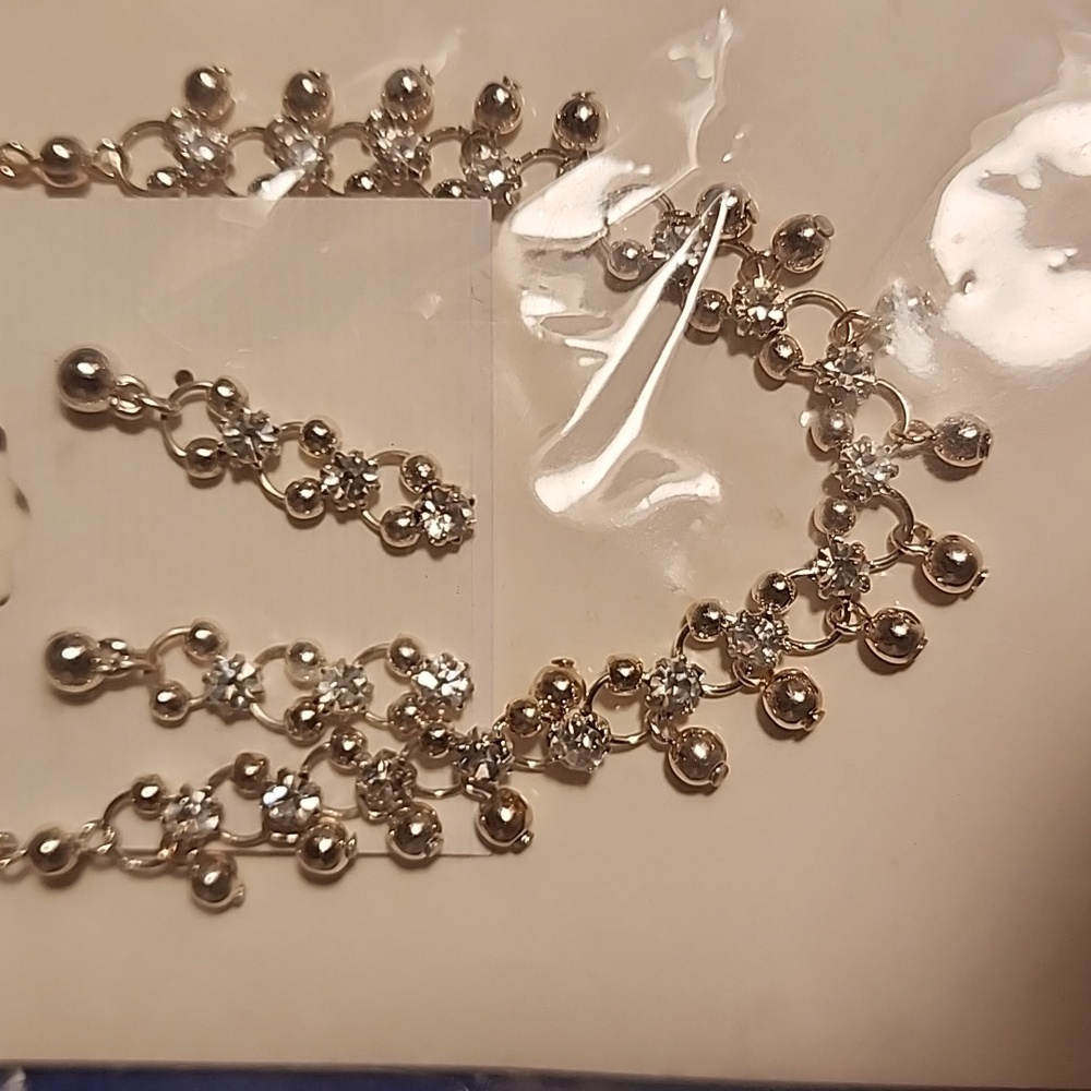 Boutique Collection Fashion Beaded 18 Inch Necklace And Earring Set - Picture 2 of 4